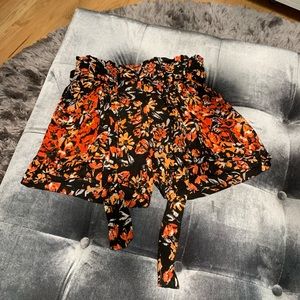 Free People call flowered shorts with pockets and tie waist